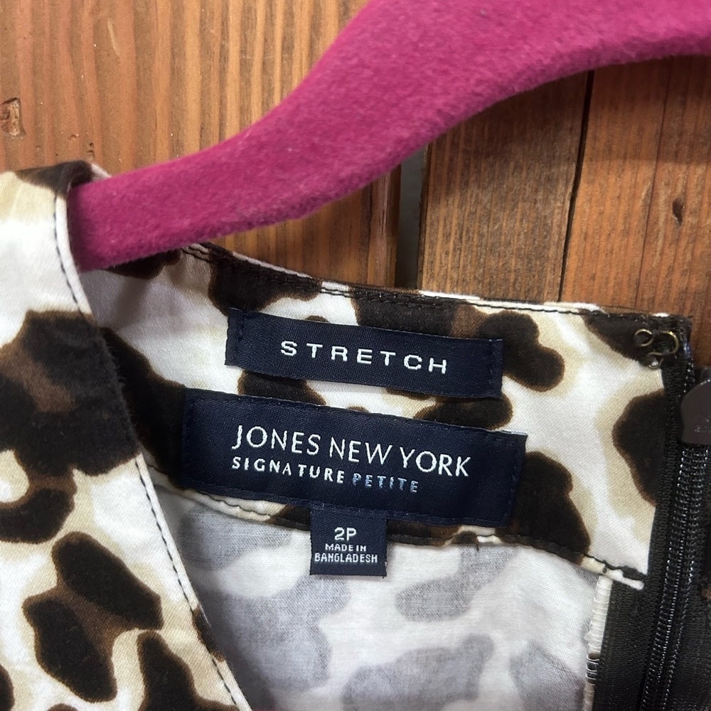 Jones New York size 2 petite leopard dress - Picture 6 of 9